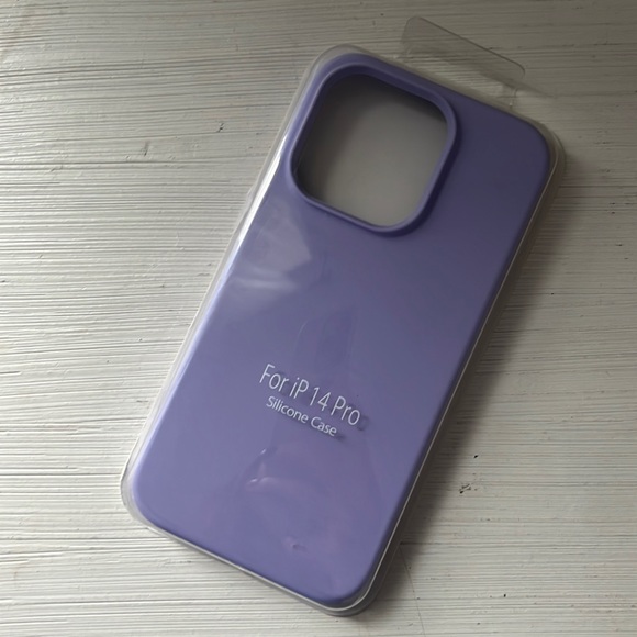 Silicone case for iPhone 14 pro - Picture 1 of 3